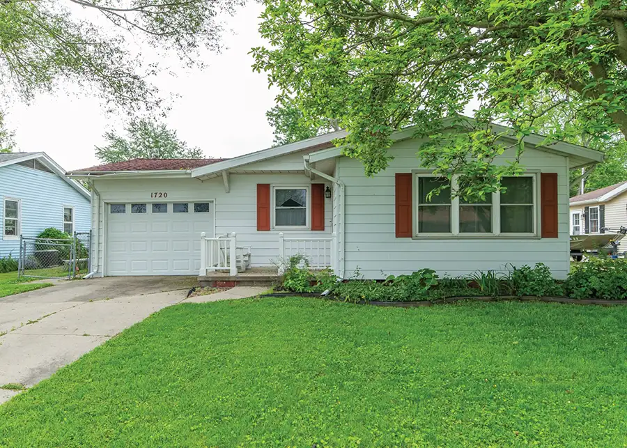 Integrity Painting & Drywall - BEFORE - Exterior Painting project - 1720 Rutledge Dr., Lincoln, IL