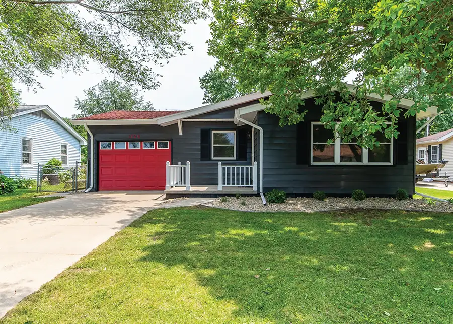 Integrity Painting & Drywall - AFTER - Exterior Painting project - 1720 Rutledge Dr., Lincoln, IL