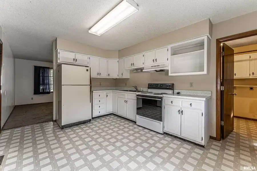 Integrity Painting & Drywall - Remodeling project - BEFORE - 126 Northville Dr., Lincoln, IL